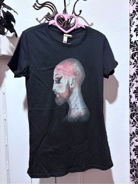 Women’s Black Graphic Short Sleeve Tee - Portrait Print